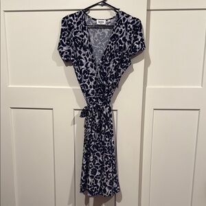 Leota Blue and White Puff Sleeve Sheath Dress